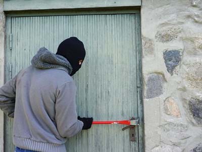 thief-1562699_1920.jpg